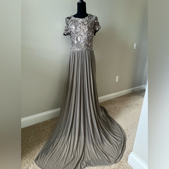 BETSY & ADAMS EVENING DRESS ✨ - Picture 1 of 14